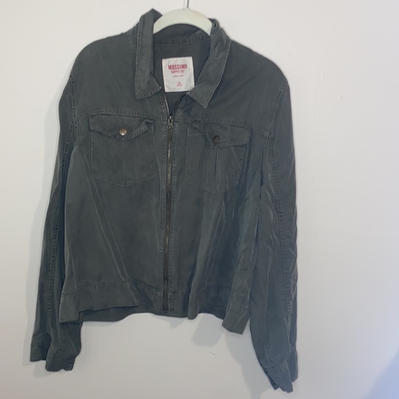 🦋Army Green Zip up jacket! - Picture 2 of 9